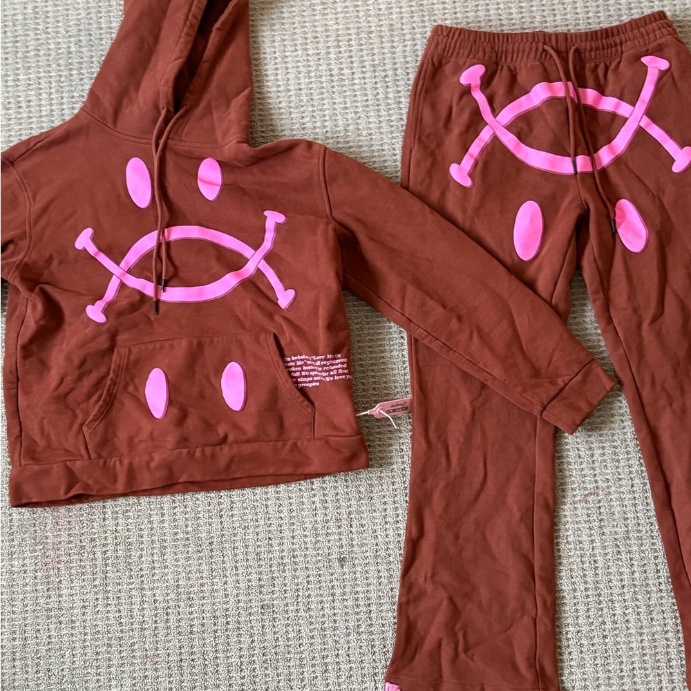 Brown Hoodie and Pants Set with Pink Design